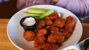 Chicken Wings With Dip